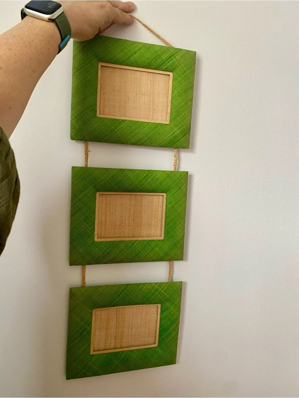 Boho Green Woven Straw Hanging Triple Picture Frame Natural Fiber Raffia